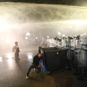 Tisíce ľudí vyšli do ulíc na protest proti gruzínskej vláde.