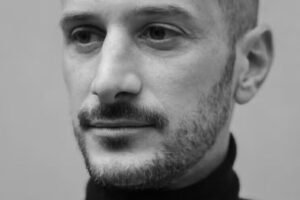 Útok dronom na Ukrajine zabil francúzskeho novinára.