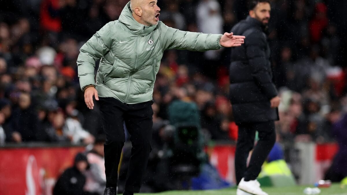 Chelsea sa zapojila do trojstranného boja o Mikea Maignana.