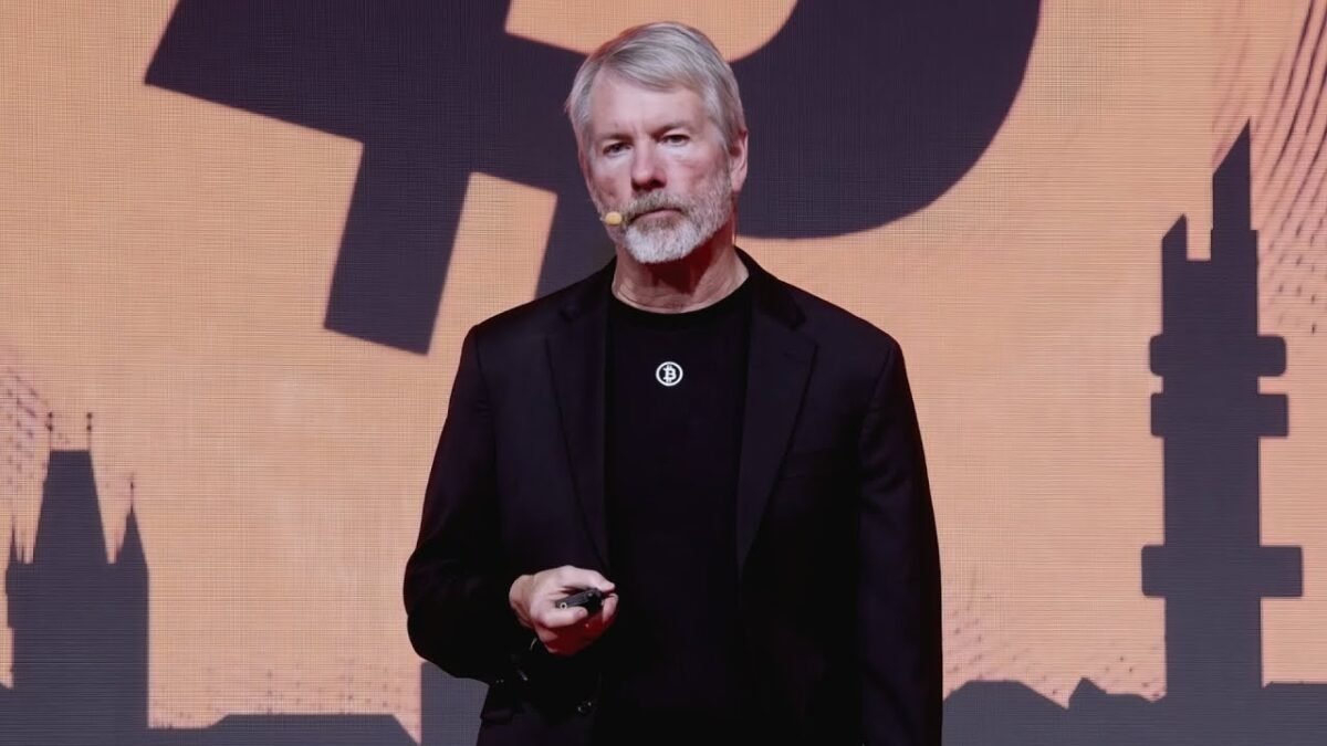 Cena Bitcoinu sa odrazila nad 114 000 dolárov, keď spoločnosť Strategy dokúpila ďalších 220 Bitcoinov.
