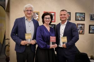 Občan za dverami a jeho dvaja redaktori získali ocenenie.
