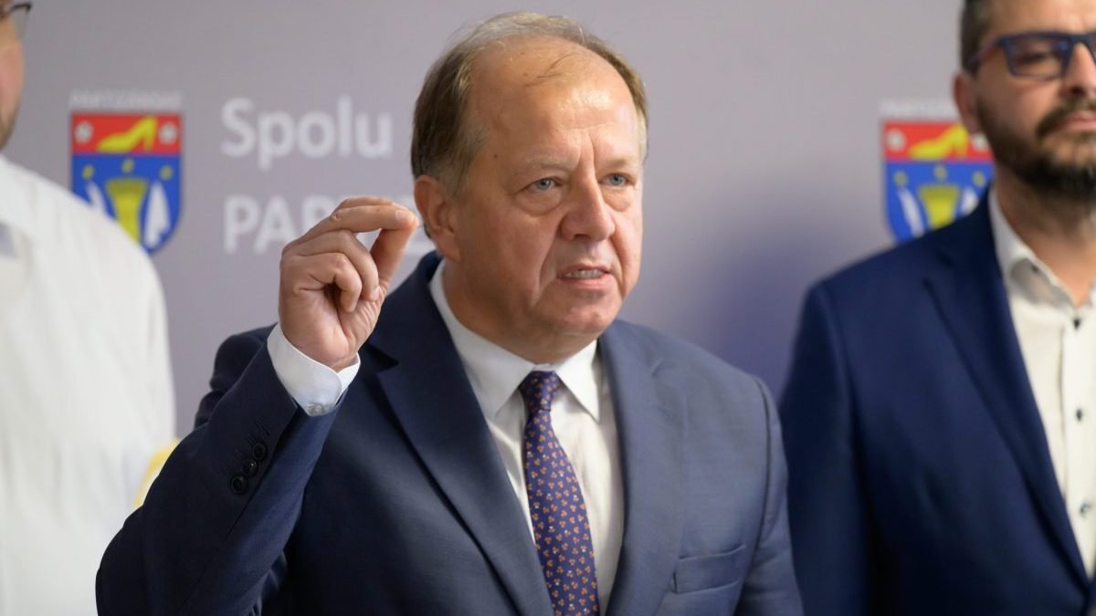 ÚMS odmieta Ficov návrh o predĺžení volebného obdobia starostov.