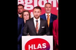 Matúš Šutaj Eštok: NAJPRV ĽUDÍ NAZVAL OPICAMI A TERAZ ICH CHCE “VYKÚRIŤ” PREČ ZO...