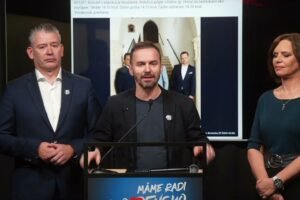 1764072406 maxresdefault.jpg Smer oklamal a zneuži dôchodcov ako šmejdi s hrncami