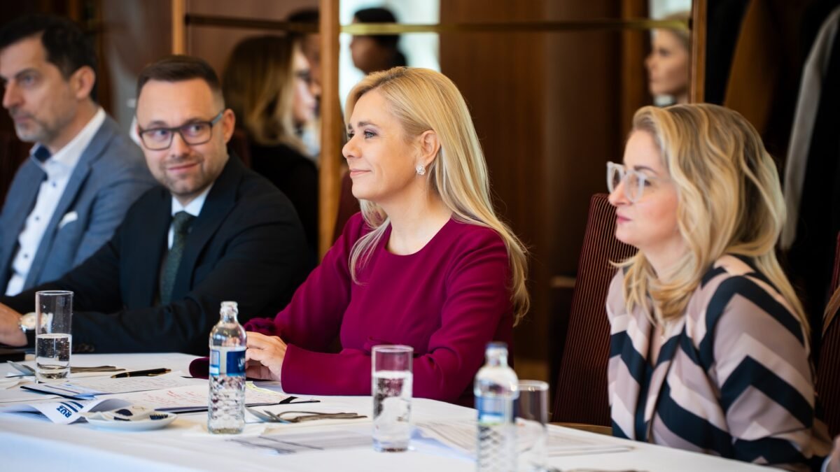 mhsr: s rÚz o kĽÚČovÝch potrebÁch podnikov a priemyslu MHSR: S RÚZ O KĽÚČOVÝCH POTREBÁCH PODNIKOV A PRIEMYSLU