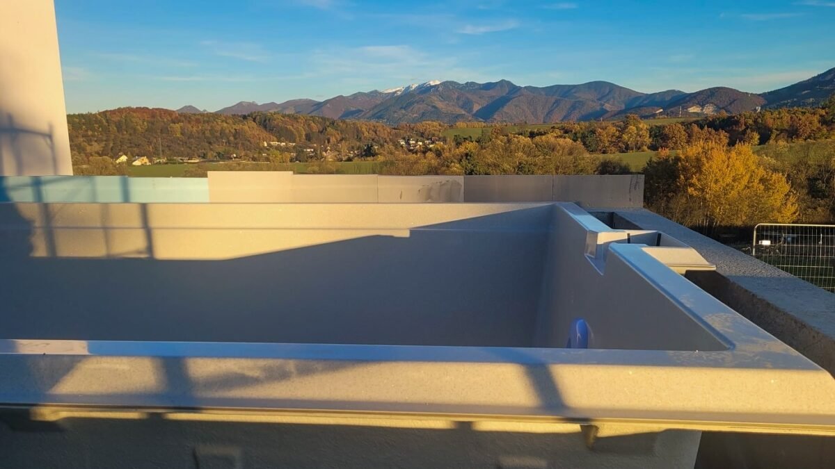 Pamätáte si video z našej celodennej montáže bazéna?