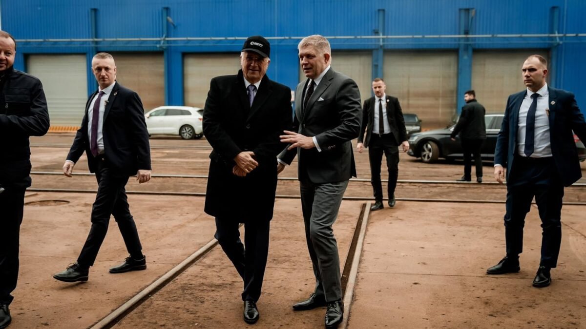 predseda vlÁdy navŠtÍvil tatravagÓnku poprad a Železiarne podbrezovÁ PREDSEDA VLÁDY NAVŠTÍVIL TATRAVAGÓNKU POPRAD A ŽELEZIARNE PODBREZOVÁ