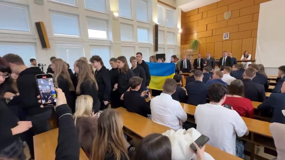 Robert Fico: KEĎ MALI MOŽNOSŤ DISKUTOVAŤ ODIŠLI