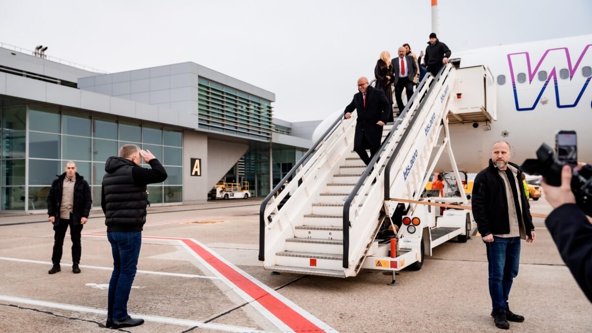 Robert Fico: LET Z BRATISLAVY DO KOŠÍC ZA MENEJ AKO HODINU