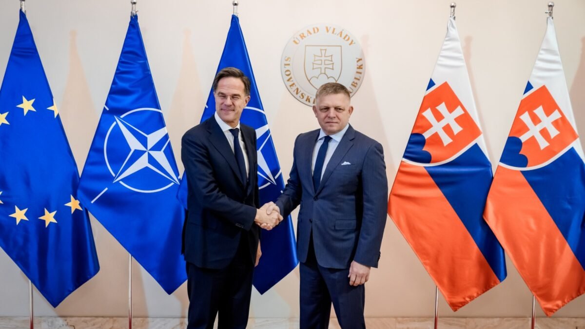 robert fico: na Úrade vlÁdy sr predseda vlÁdy sr robert Robert Fico: NA ÚRADE VLÁDY SR PREDSEDA VLÁDY SR ROBERT FICO PRIVÍTAL GT NATO MARKA RUTTEHO