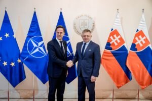 Robert Fico: NA ÚRADE VLÁDY SR PREDSEDA VLÁDY SR ROBERT FICO PRIVÍTAL GT NATO MA...