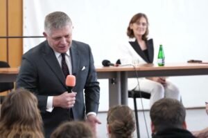 Zverejňujeme celý záznam z diskusie R. Fica so študentmi, aby všetci videli ako ...