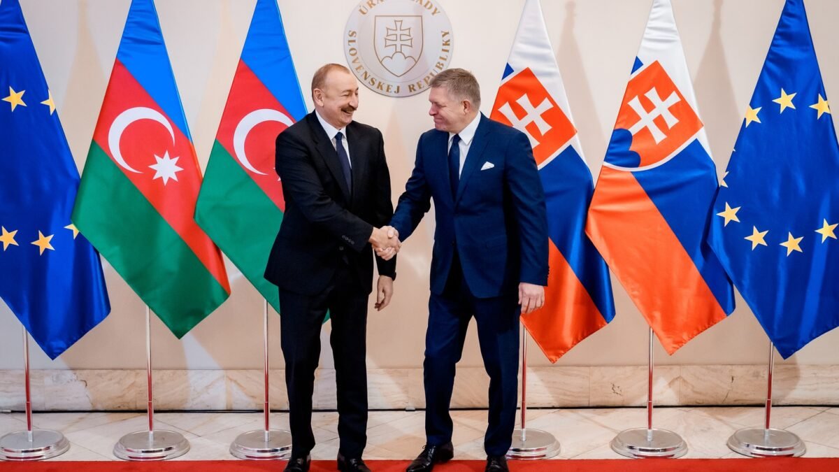 predseda vlÁdy sr robert fico sa stretol s prezidentom azerbajdŽanu PREDSEDA VLÁDY SR ROBERT FICO SA STRETOL S PREZIDENTOM AZERBAJDŽANU ILHAMOM ALIJEVOM