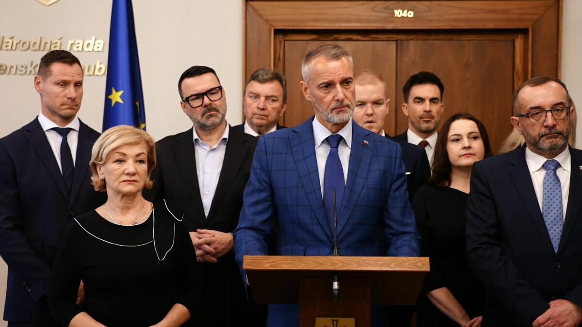 Sledujte naživo tlačovku k aktuálnej situácii