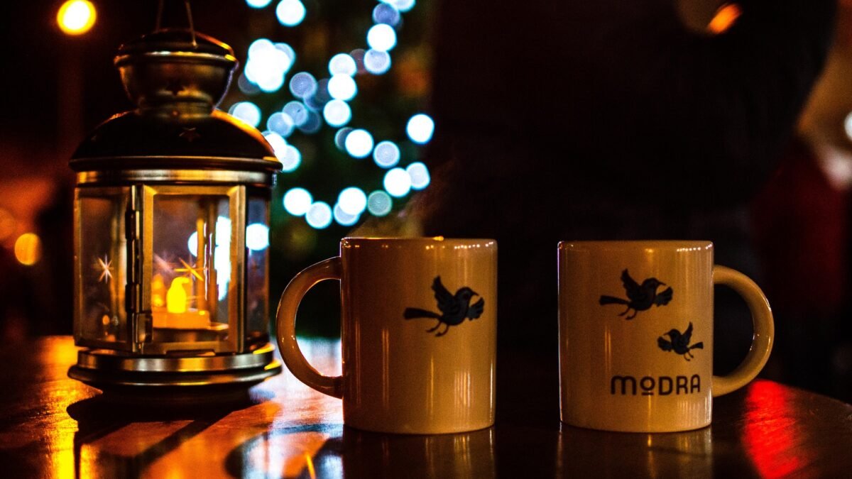 kultúrne centrum modra: v stánku kultúrne centrum modra, ktorý nájdete Kultúrne centrum Modra: V stánku Kultúrne centrum Modra, ktorý nájdete hneď pri vstupe na priestranstvo zo Sokolskej ulice, si môžete zapožičať takýto keramický hrnček. V stánkoch vám doňho radi načapujú teplý čaj, varené ví