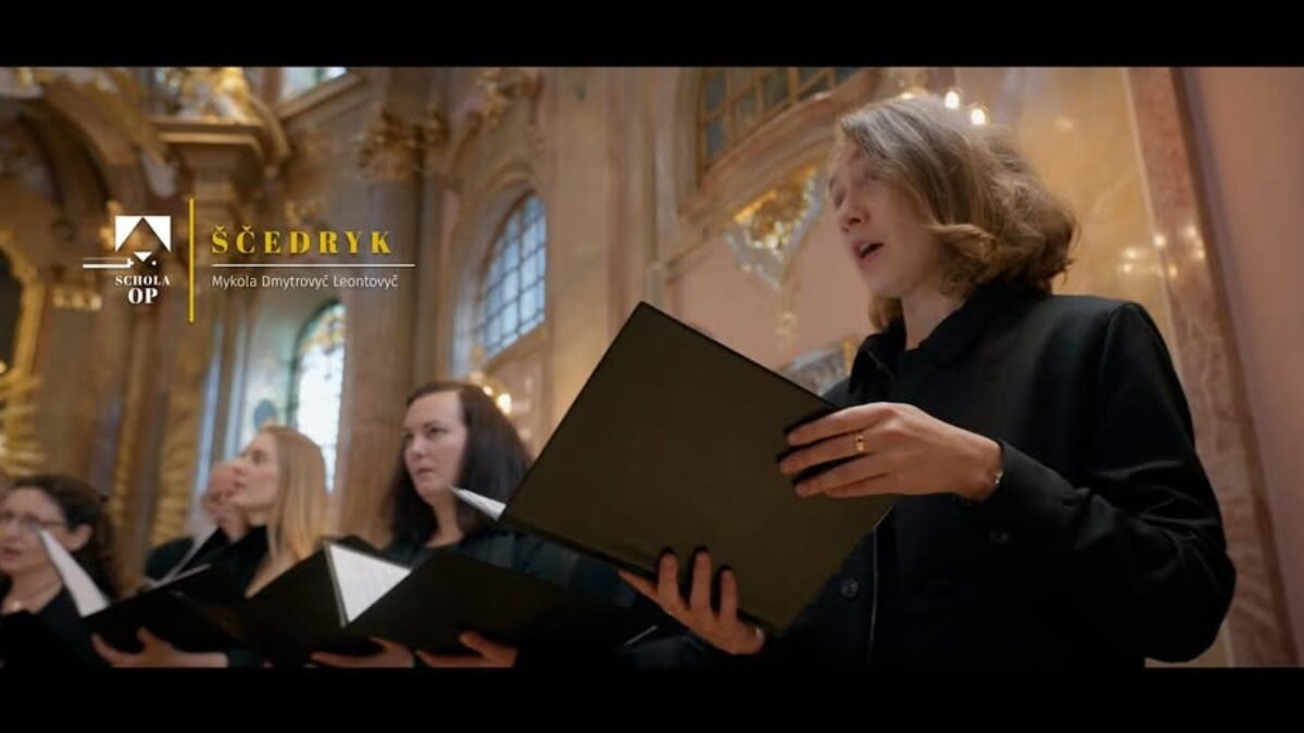 na druhú adventnú nedeľu zapaľuje najstaršie dieťa v rodine sviečku, Na druhú adventnú nedeľu zapaľuje najstaršie dieťa v rodine sviečku, ktorou privolávame do našich do