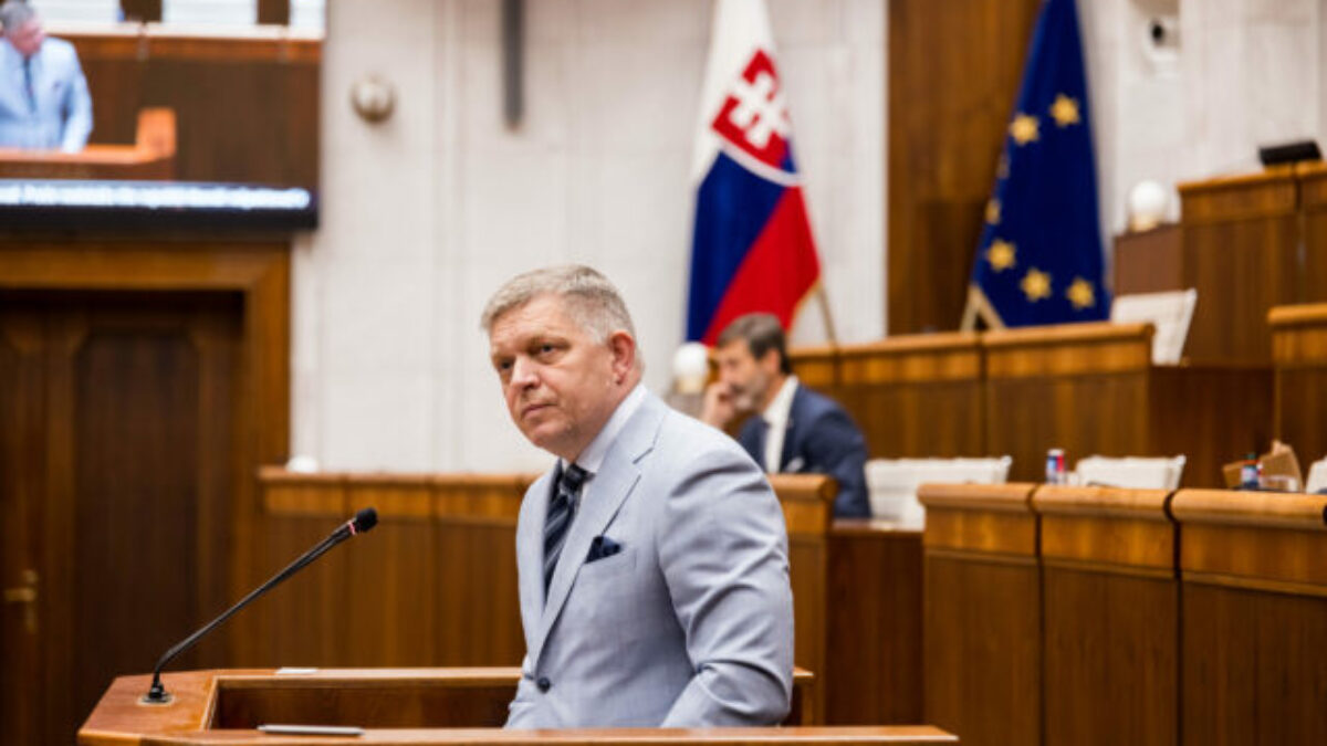 NAŽIVO – Mimoriadna schôdza: Parlament rokuje o vyslovení dôvery vláde, koalícia skrátila rozpravu a v pléne sa ozývalo „hanba“ – VIDEO