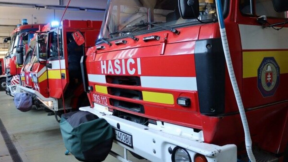 Hasiči vo Veľkých Kapušanoch dostali novú garáž, modernizácia stanice stála takmer 583-tisíc eur