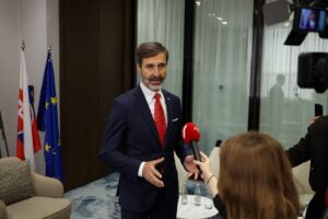 Tlačový brífing ministra J. Blanára po otvorení slovensko-kenského obchodného a ...