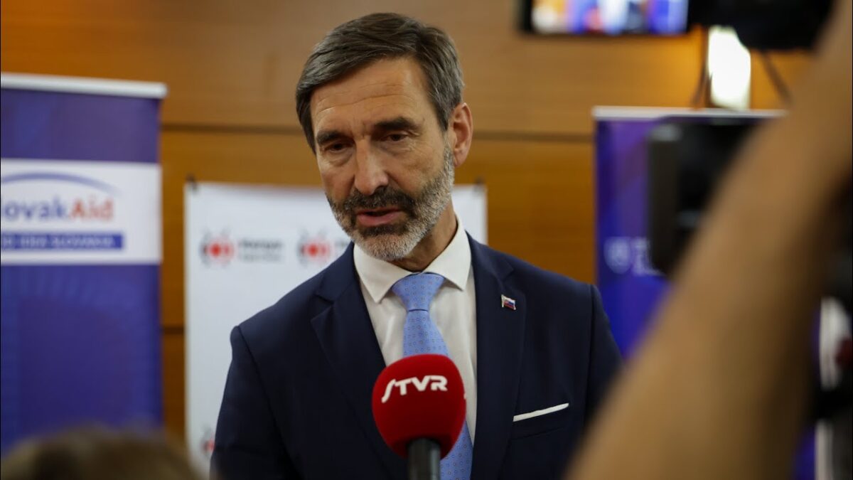 Tlačový brífing ministra J. Blanára po odovzdaní humanitárnej pomoci