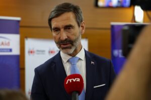 Tlačový brífing ministra J. Blanára po odovzdaní humanitárnej pomoci
