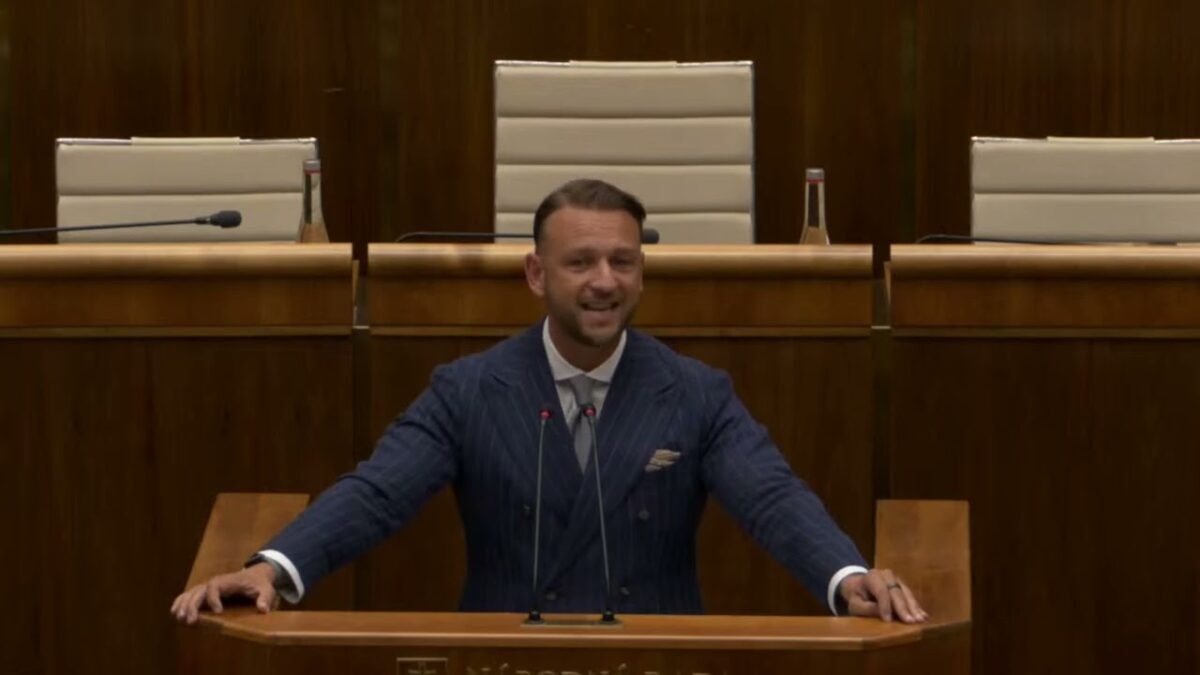 Matúš Šutaj Eštok: PROGRESÍVNI LEGALIZÁTORI DROG A KRÁĽOVNÁ HOAXOV ZO SAS