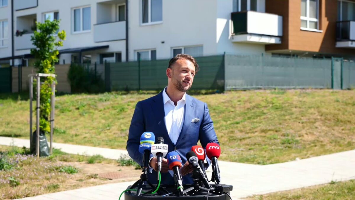 Matúš Šutaj Eštok: NAŽIVO: Odovzdávame ďalšie služobné byty pre policajtov