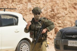 Desiatky izraelských osadníkov zaútočili na palestínsku dedinu Qusra
