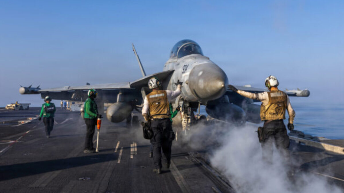 Trumpa osud posádky USS Abraham Lincoln netrápi, osem mesiacov na mori nie je zasa až tak veľa