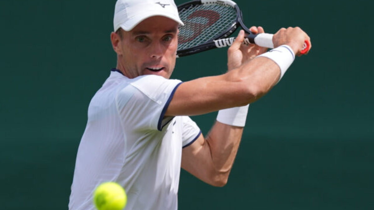Skončil a zároveň pokračuje. Semifinalista Wimbledonu strelil 2 góly pri futbalovom debute v Španielsku