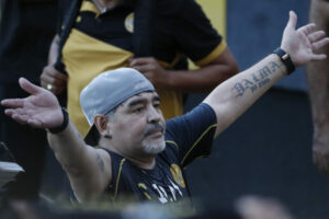 Lekári legendárneho Maradonu prehliadli varovný znak zlyhávania obličiek, vypove...