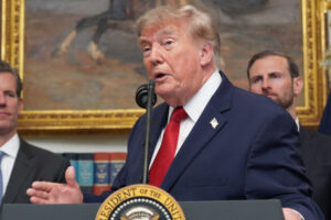 Trump spustil „bezprecedentnú“ ekonomickú ofenzívu proti Iránu, hrozí trestami a...