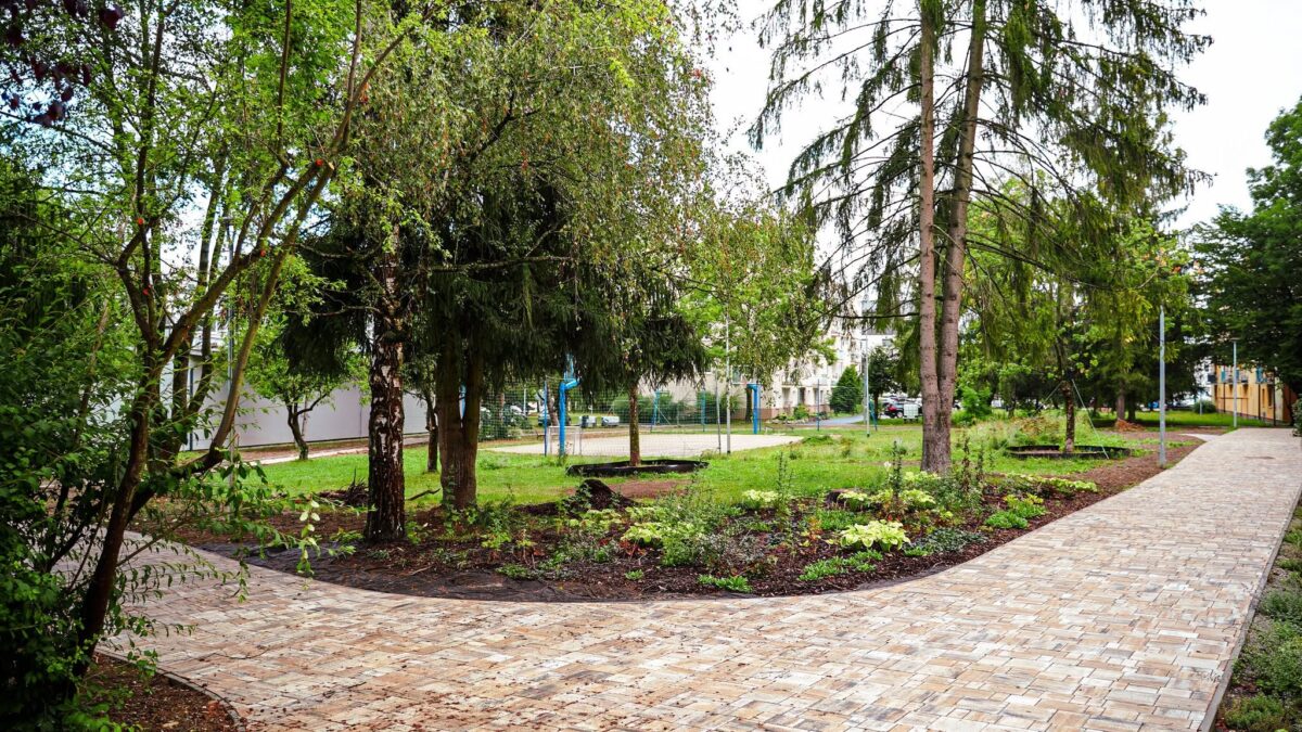 Mesto Žilina: REVITALIZÁCIA VNÚTROBLOKU NA JARNEJ ULICI