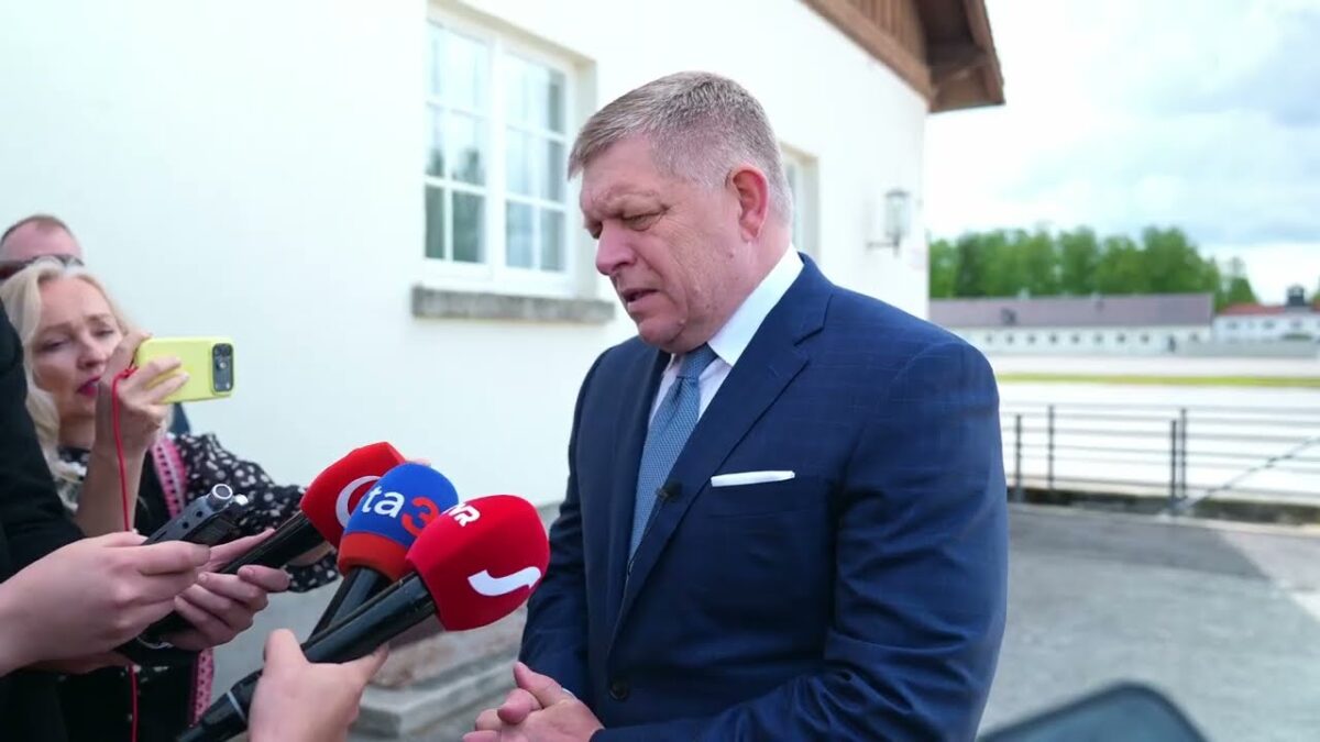 R. FICO: SLOVÁCI DOKAZUJÚ, ŽE NEZABUDLI A PREJAVUJÚ VĎAKU VŠETKÝM OSLOBODITEĽOM