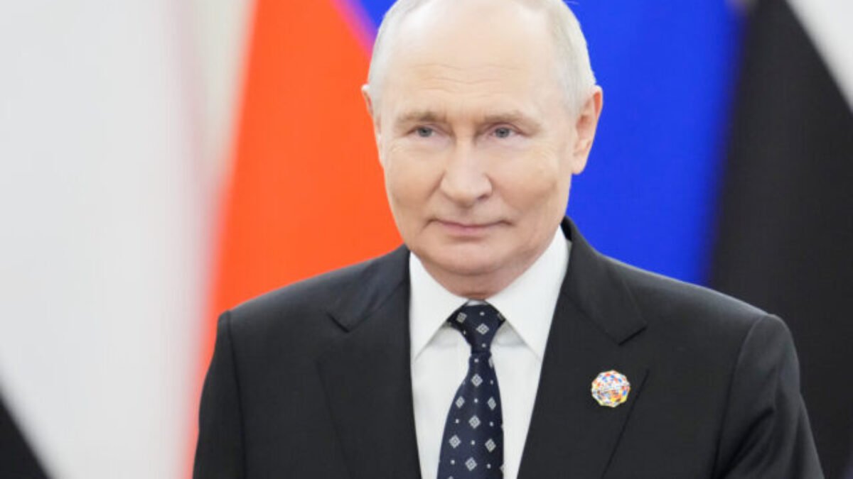 Putin označil Muska za génia. Rusko je s ním údajne v kontakte pri vývoji vlastnej satelitnej siete Rassvet