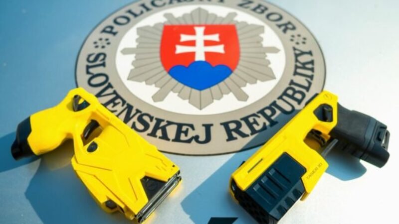 V rámci protidrogovej akcie obvinili štyri osoby. Polícia zaistila metamfetamín, peniaze aj zlato – VIDEO