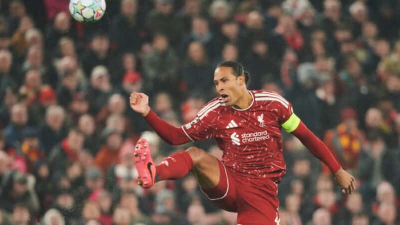 Kapitán FC Liverpool si pochvaľuje návrat energie na tribúnach štadióna Anfield zo strany fanúšikov