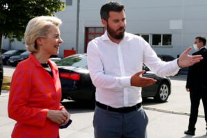 Šéfovi Bugatti ukradli auto za státisíce eur, zlodeja naháňal na pomerne lacnom ...