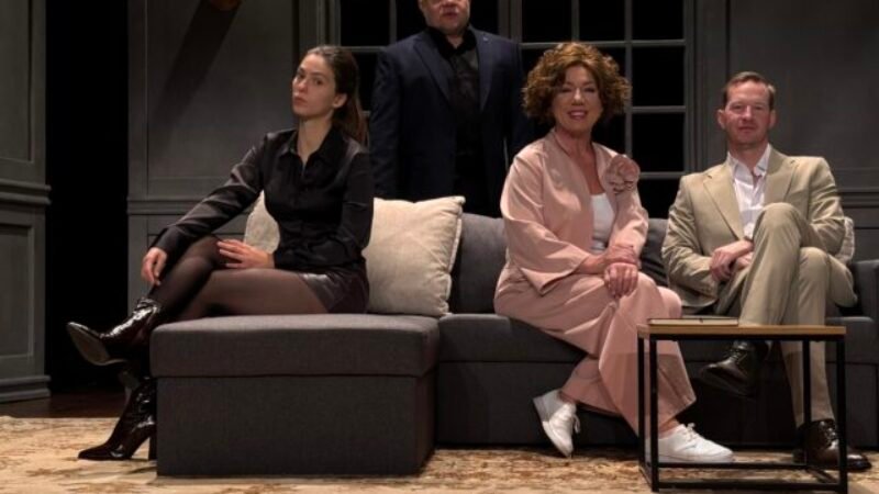 Komédia Dvaja celkom nahí muži spája absurdný humor aj sériu nečakaných zvratov – FOTO