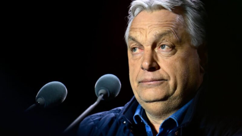 Orbán hovoril o rozdávaní tupých a ostrých nástrojov na odpor proti vláde