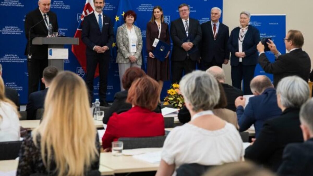 Blanár vyzdvihol význam Slovákov žijúcich v zahraničí, ocenil viaceré osobnosti – FOTO